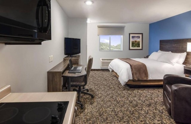 Pet-Friendly Room w/ Modern Kitchenette Perfect for Your Marion Getaway