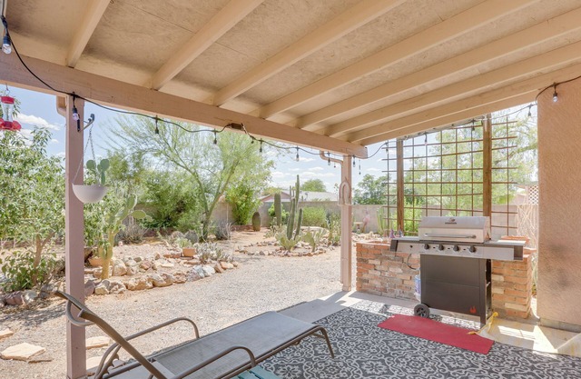 Pet-Friendly Tucson Home w/ Gas Grill & Fire Pit!