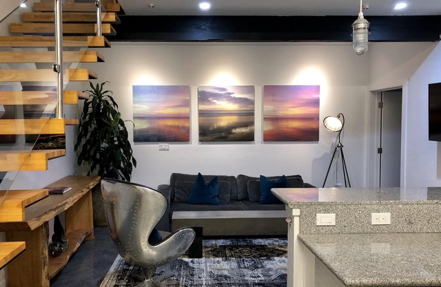 Petaluma Modern Sky Loft, cerca de bodegas y el centro de Petaluma