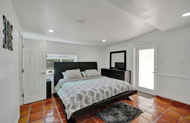 Petite Houze W/ WI-FI and Parking