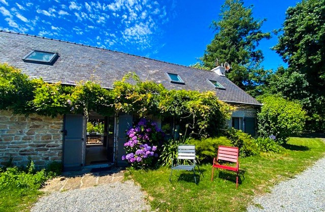 -PÉTREL- MAISON DE CAMPAGNE AVEC GRAND JARDIN