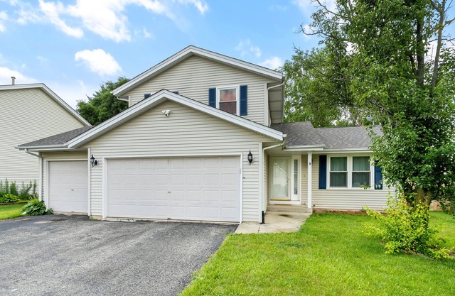 Pets welcome!King bed+Deck+Fenced back yard