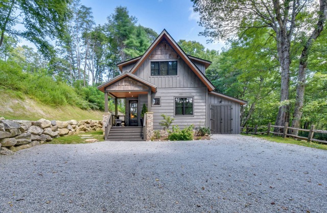 Screened Porch & On-Site Trails: Glenville Cottage