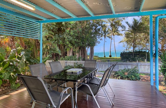 Picnic Beach'scape - Picnic Bay, QLD