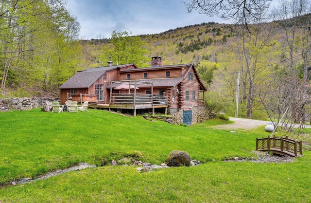 ¡NUEVO! Picture-Perfect Vermont Mtn Cabin w / Hot Tub!