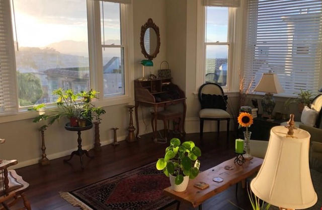 Picture Postcard North Beach Apartment with Stunning Views of Golden Gate Bridge