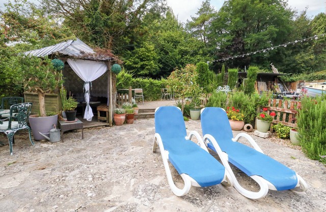 PIDDLE INN, pet friendly, with a garden in Piddletrenthide