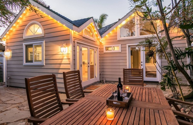 PIERPONT VENTURA UPSCALE ¡SOLO PASOS A LA PLAYA! 2 CAMA / 2 BAÑO / DEN FAMILIA AMIGABLE