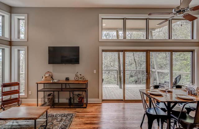 PILOT COVE 2 BR Cabin - ¡Lujo moderno con naturaleza!