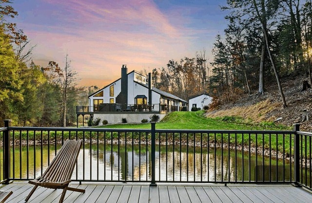 Pine Hollow Lodge