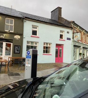 Pink door house in Clifden