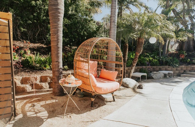 Pink Paradise Inn - 5 BR Fun Retro Home w/ Pool