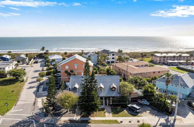 Play All Day, Soak All Night—Sleeps 6! Loft w/ Hot Tub Steps to the Beach