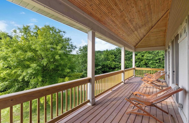 Playful Pines Retreat *hot tub* *arcade*