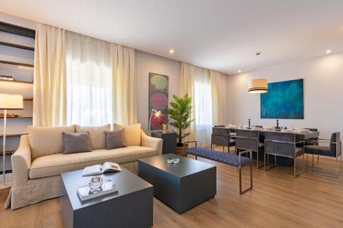 Plaza de España Deluxe Suites by Valcambre