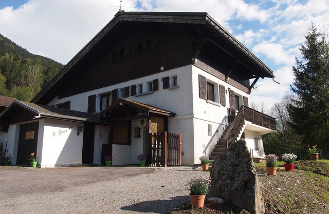 bonita casa en una tranquila aldea