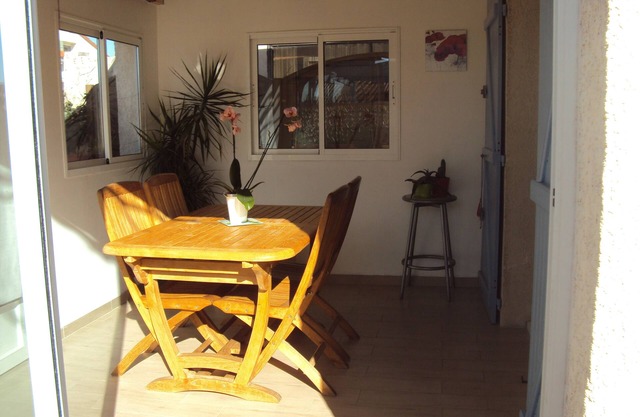 Agradable casa en residencia tranquila y segura con piscina en VIC LA GARDIOLE