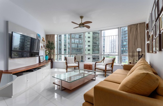 Barra da Tijuca Apartment 2 Bedrooms Street in Front of the Beach Lc703