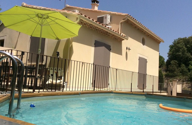 Agradable villa a los pies del ventoux con piscina, cerca de un lago.