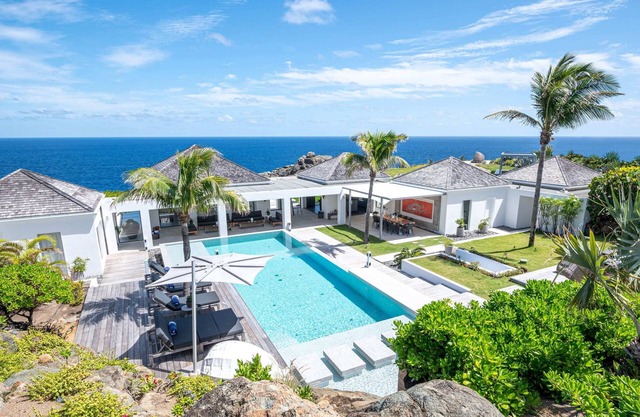 Villa privada, seis habitaciones, dos piscinas, jacuzzi, gimnasio, piscina climatizada de 39 pies de largo