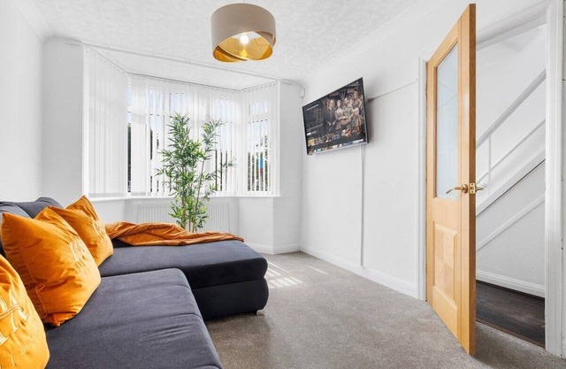 Pluxa Calendula Nectar***** Spacious House in SOLIHULL few minutes drive away fr