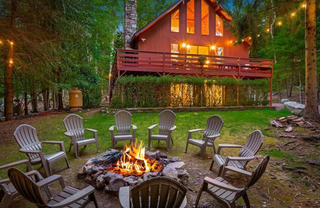 Dog-Friendly Speakeasy mins 2 Beach&Ski w/ Hot Tub