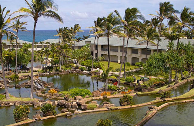 Point at Poipu, resort frente al mar con villas de dos dormitorios totalmente equipadas.