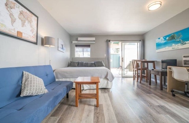 Estudio Point Loma con cocina, entrada privada y patio privado