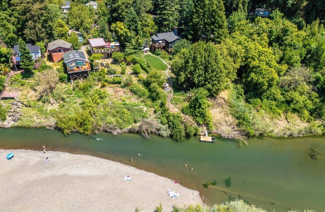Point of View! STUNNING New & Epic Home! Private Dock! Hot Tub, Pups, WiFi