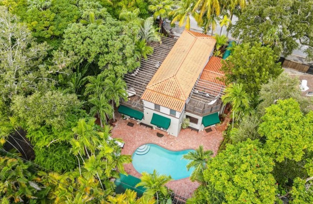 Pool/2k SQFT/ Pet friendly/10 ppl