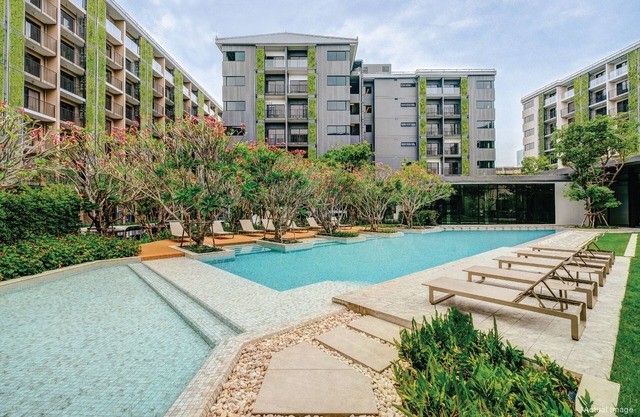 ¡Piscina! Para hacer turismo, jugar y comer
