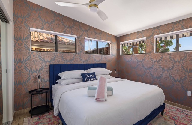 Pool +Full Kitchen + Private Patio & Sun Loungers| The Muse-Suite 3