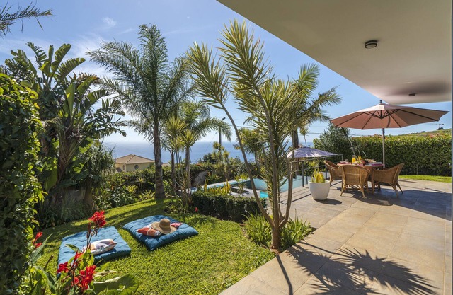 Pool, garden and sea view - Villa Hibiscus
