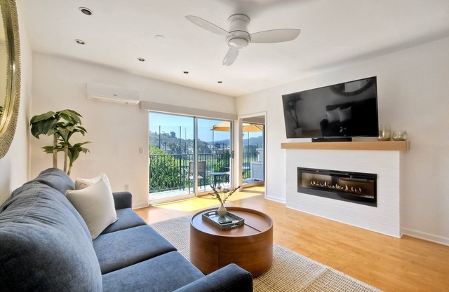 Pool, Hot Tub, Steps To Omni La Costa