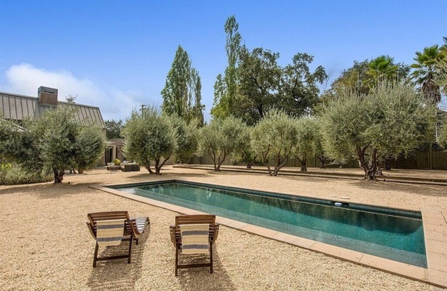 Piscina, petanca, olivar, caminar a la ciudad