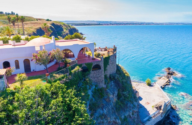 Piscina, con vistas al mar