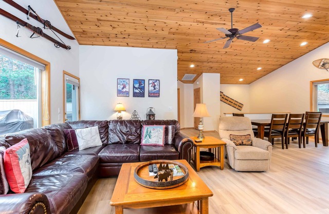 Reverse Living, planta abierta, chimenea River Rock, aire acondicionado - POPL33