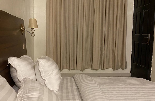 Posh Hotel And Suites