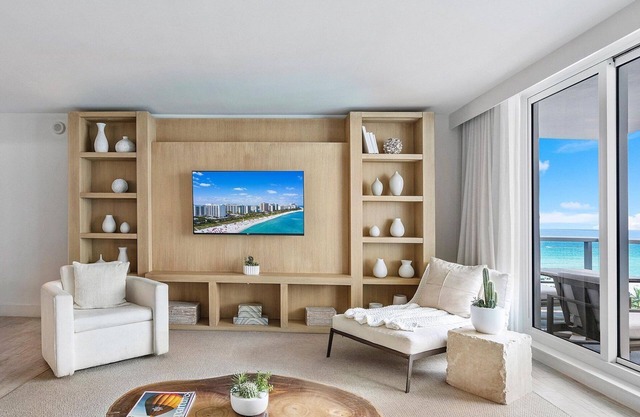 Premier 3-Bedroom Oceanview + Den at 1 Hotel & Homes