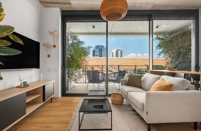 Premium 1BR 41 Sqm Apt Balcony Free Parking