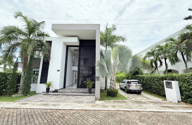 Casa premium en Girardot: lago, cine, piscina y zona BBQ