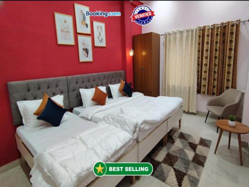 PREMIUM HOTEL - SHREE PURAM - Free Wi-Fi & Parking - Near The Shree Kashi Vishwanath Temple