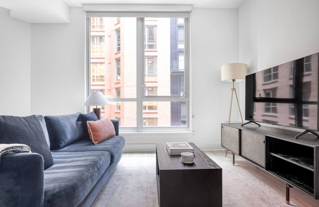 Premium NoMa Jr 1BR w/ W/D, Concierge & Gym, nr Metro, by Blueground