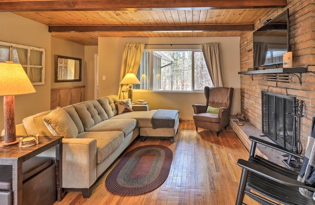 Prescott Cabina con patio y sala de juegos en 1. 25 acres!