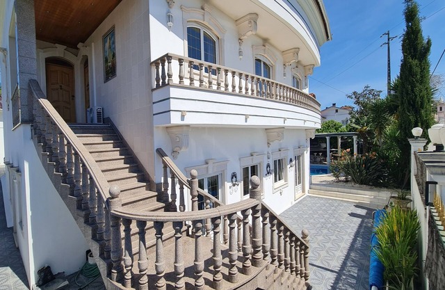 President Residence in Villa☆☆☆☆☆ (10-13 Guests) by Silver Village Residence