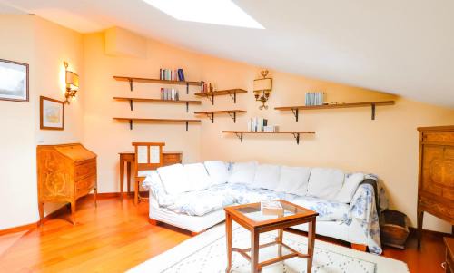 PRESTIGE APARTMENT NEAR THE CENTRE - with Balcony, Wi-Fi