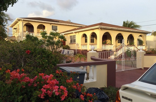 Prestigiosa casa de Atlantic Shores cerca de Surf, playa y Oistins