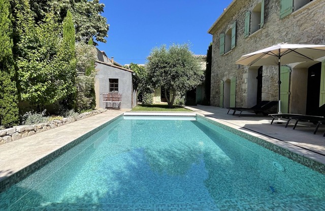 Prestigious property and green setting in the city of Molière!