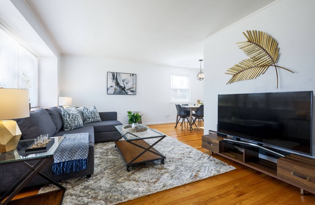 Cute 3Bed 1Bath Home en una buena zona al lado de Parks & Close to Downtown!