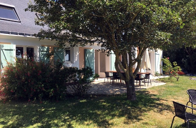 CASA CON VISTAS BONITAS SOBRE CAMPOS Y MAR EN SAUZON